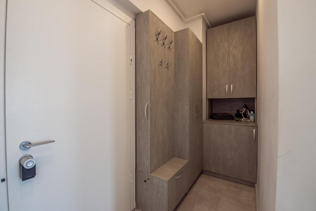 Fancy Penthouse Studio With Lakeview W10 Bucharest Exterior photo